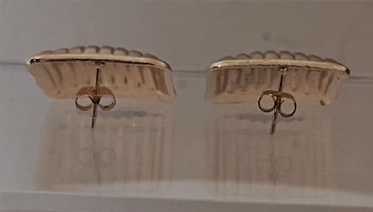 Anti tarnish golden coloured square cocktail stud (style 001)