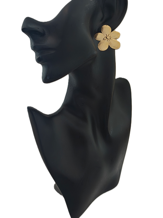 Anti tarnish golden coloured flower cocktail stud (style 001)